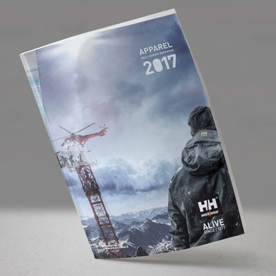 Bildet viser en hovedkatalog for Helly Hansen Workwear på grå bakgrunn.